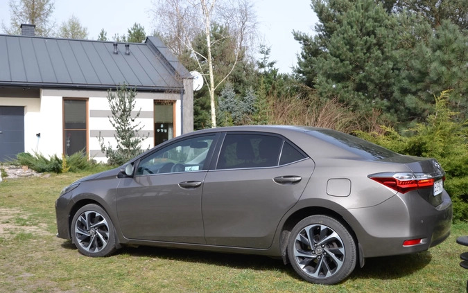 Toyota Corolla cena 69000 przebieg: 90000, rok produkcji 2017 z Łódź małe 121